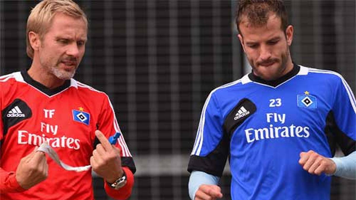 Doch von Beginn an läuft es durchwachsen für van der Vaart und den HSV. Unter Trainer Thorsten Fink gelingt es den Hanseaten nicht, Konstanz in ihre Leistungen zu bringen. Am 16. September 2013 ziehen die Hamburger die Reißleine und entlassen ihren Coach