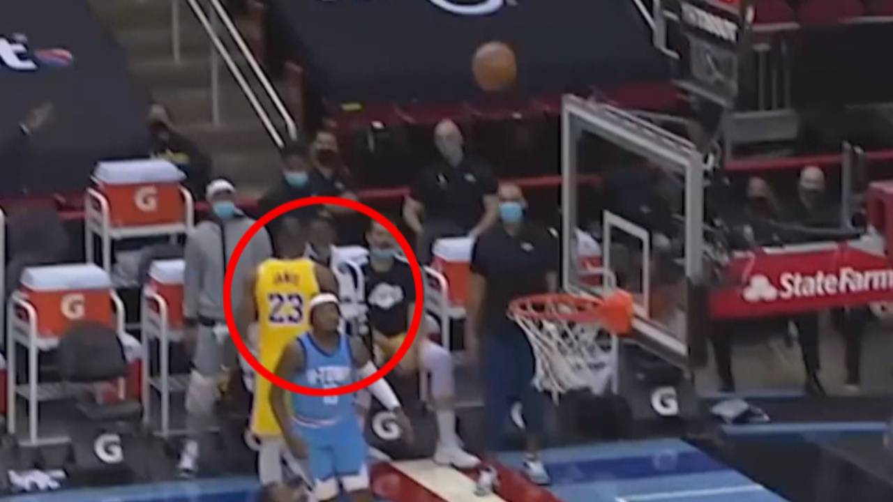 Schröder verliert Wette gegen James