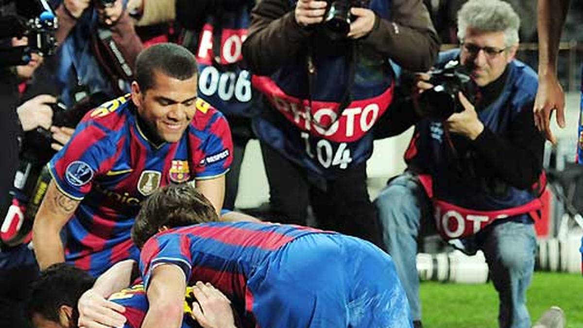 Denn mit 14 Toren thront dort Lionel Messi. Dass der Weltfußballer diesen Titel zurecht trägt, demonstriert der Argentinier in Diensten des FC Barcelona dabei auch eindrucksvoll im Achtelfinal-Rückspiel gegen Bayer Leverkusen. Messi erzielt beim 7:1 fünf Treffer und hält damit eine historische Bestmarke