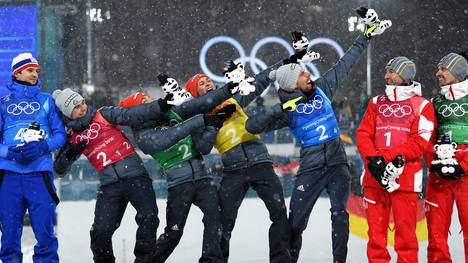 Die Nordischen Kombinierer feiern ihren Olympiasieg mit der Pose von Usain Bolt