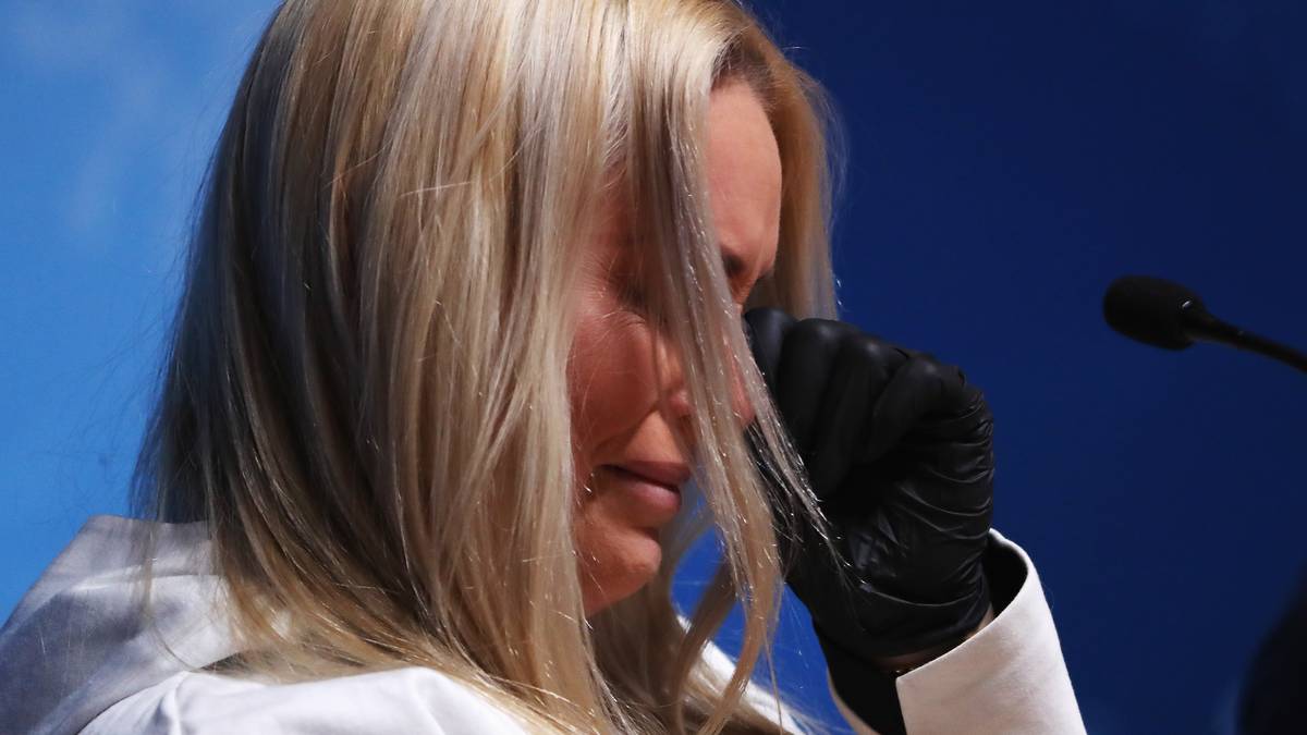 Bei den Olympischen Spielen in Pyeongchang will sich Vonn nochmal den Traum von Gold verwirklichen. Doch in Erinnerung bleiben vor allem ihre Tränen. Auf einer Pressekonferenz beginnt sie - angesprochen auf ihren verstorbenen Großvater - zu weinen