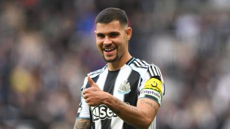 Arsenal hat die Verpflichtung des brasilianischen Mittelfeldspielers Bruno Guimaraes offiziell bestätigt. Der 28-Jährige wechselt von Newcastle zu den Gunners und konnte sich mit einer starken WM für den Wechsel empfehlen.