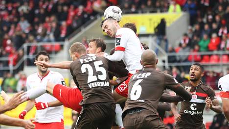 Der FC St. Pauli hat den Auswärtssieg bei Jahn Regensburg knapp verpasst
