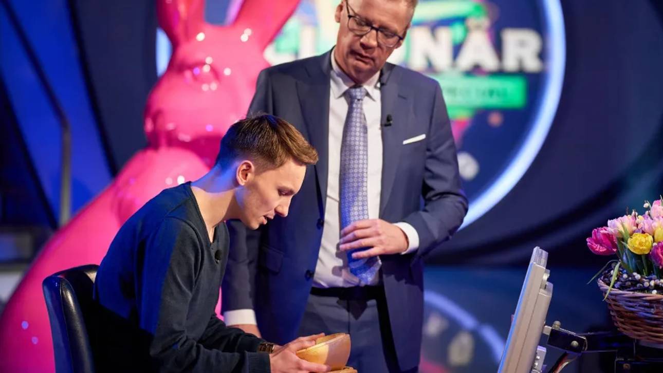 Moderator Günther Jauch mit Kandidat Luca Demirel bei "Wer wird Millionär?"