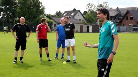 Peter Hyballa (rechts) hört als Trainerausbilder beim DFB auf