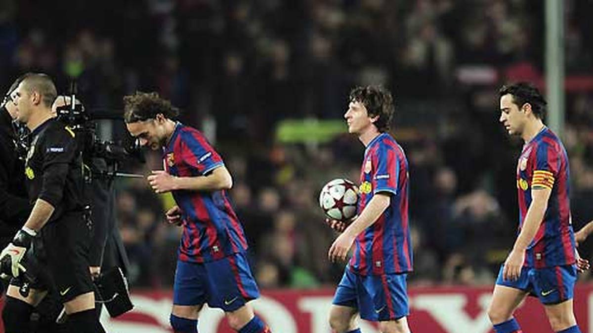 Und der Umjubelte selbst schnappt sich nach der Partie den Ball, mit dem er sein Wunderwerk vollbracht hat. Zwischen 2009 und 2012 wird der kleine Dribbler gleich viermal in Folge Torschützenkönig