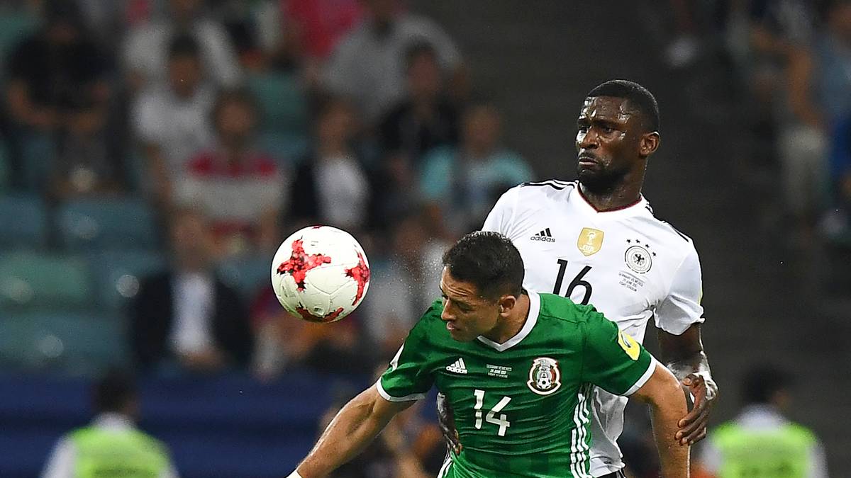 ANTONIO RÜDIGER: Nimmt den Platz von Niklas Süle in der Startelf ein und dirigiert die Abwehrreihe aus der Mitte lautstark. Setzt seine starke Physis ein, wenn es nötig ist. Mit unnötigem Faller nach Duell mit Chicharito (72.). Bei Jimenez‘ Lattentreffer zu weit weg. SPORT1-Note: 3