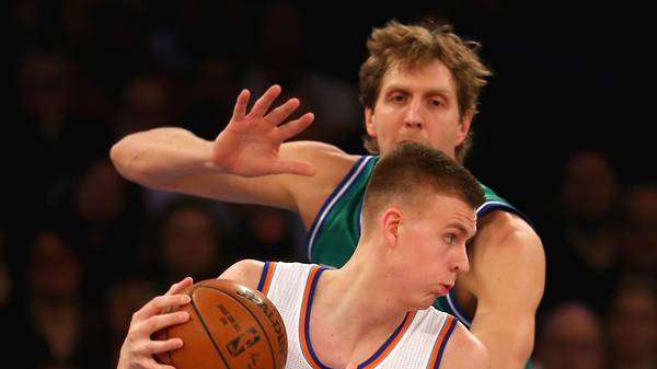 Dirk Nowitzki und Kristaps Porzingis bei Dallas Mavericks gegen New York Knicks