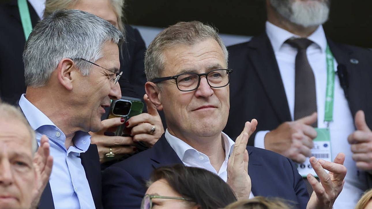 Bayern-Präsident Herbert Hainer und Vorstandsvorsitzender Jan-Christian Dreesen (r.)
