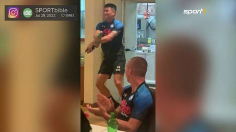 Als Einstandslied bei der SSC Neapel wählt Kim Min Jae ein ganz besonderes Lied aus. Der Koreaner bringt seine neuen Mannschaftskollegen damit so richtig in Feierlaune. 