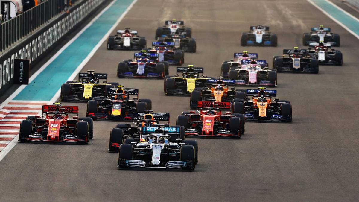 Beim Start kann Hamilton seine Pole vor Verstappen, Leclerc und Vettel halten. Verstappen wird anschließend von Leclerc kassiert, wehrt eine Attacke von Vettel aber souverän ab