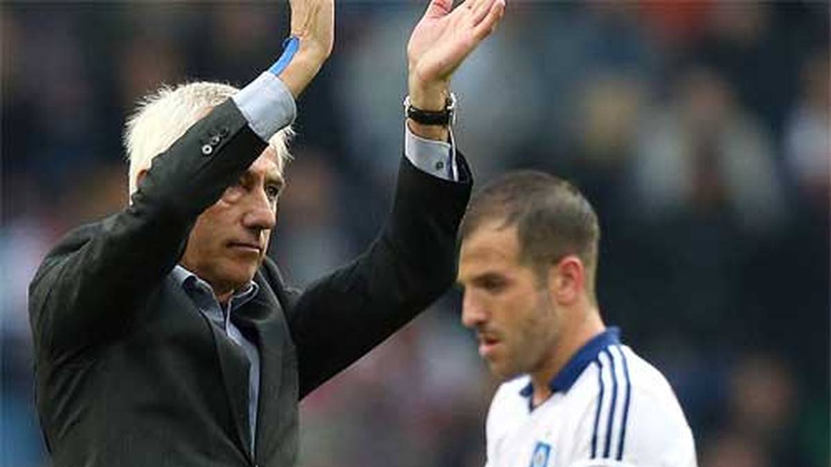 Die sportliche Situation bleibt schwierig. Nach einem Zwischenhoch unter dem neuen Trainer Bert van Marwijk kämpft van der Vaart mit dem HSV weiter gegen den Abstieg