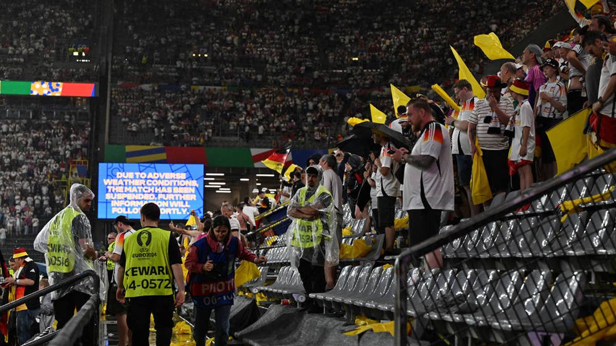 Die ersten Reihen wurden vom Sicherheitsdienst geräumt. 