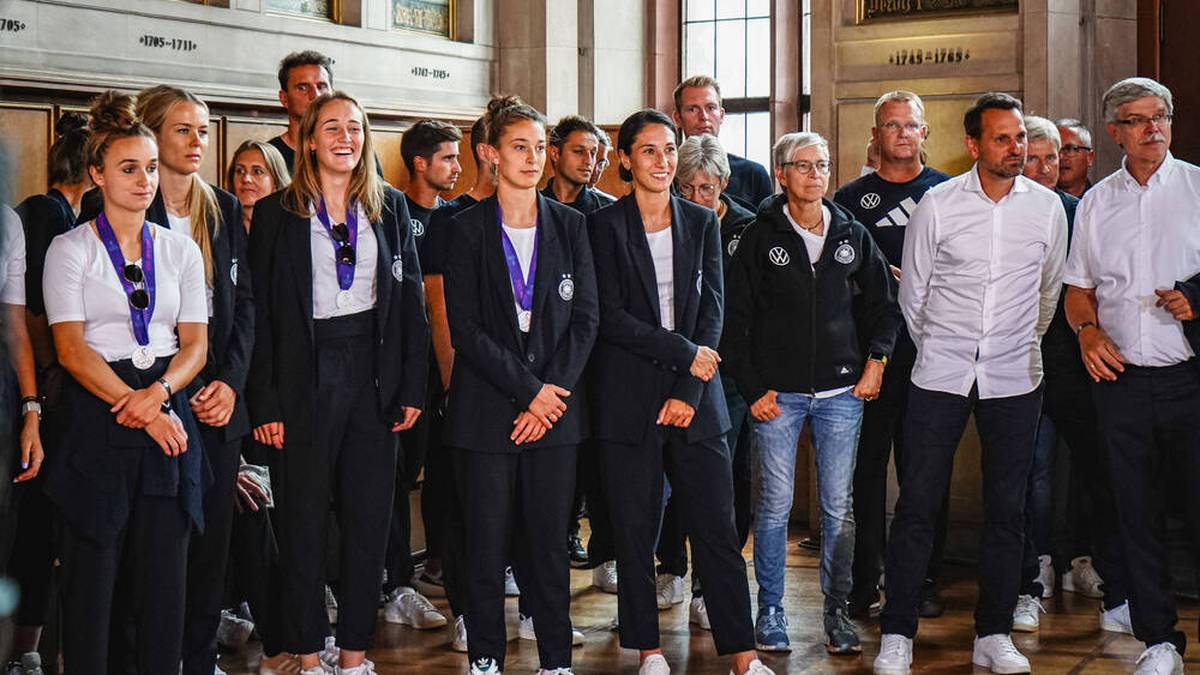 Lina Magull und ihre Teamkolleginnen haben mit der Zweitplatzierung die Ehre des deutschen Fußballs gerettet.