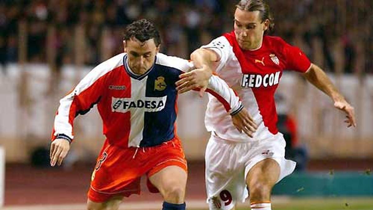 Einen ebenso schnellen Viererpack (innerhalb von 24 Minuten) schafft neben Rekordhalter Gomez in der Geschichte der Königsklasse nur der Kroate Dado Prso (r.). Der Kroate im Dienste des  AS Monaco trifft beim 8:3 über Deportivo La Coruna (2003), wie er will