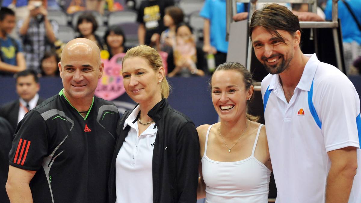 Neben gelegentlichen Tennisauftritten ist Steffi Graf heute vor allem als Geschäftsfrau tätig. Sie hat die Mrs. Sporty GmbH mitbegründet und eine eigene Mode-Kollektion. Dazu kümmert sie sich mit ihrer Stiftung "Children for Tomorrow" um traumatisierte Kinder