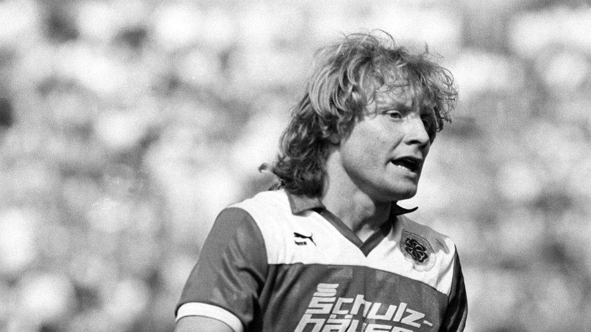 Mit insgesamt 213 Toren in der Bundesliga (nur drei Spieler trafen häufiger) ist dem Vollblutstürmer diese persönliche Auszeichnung in der ersten deutschen Liga verwehrt geblieben