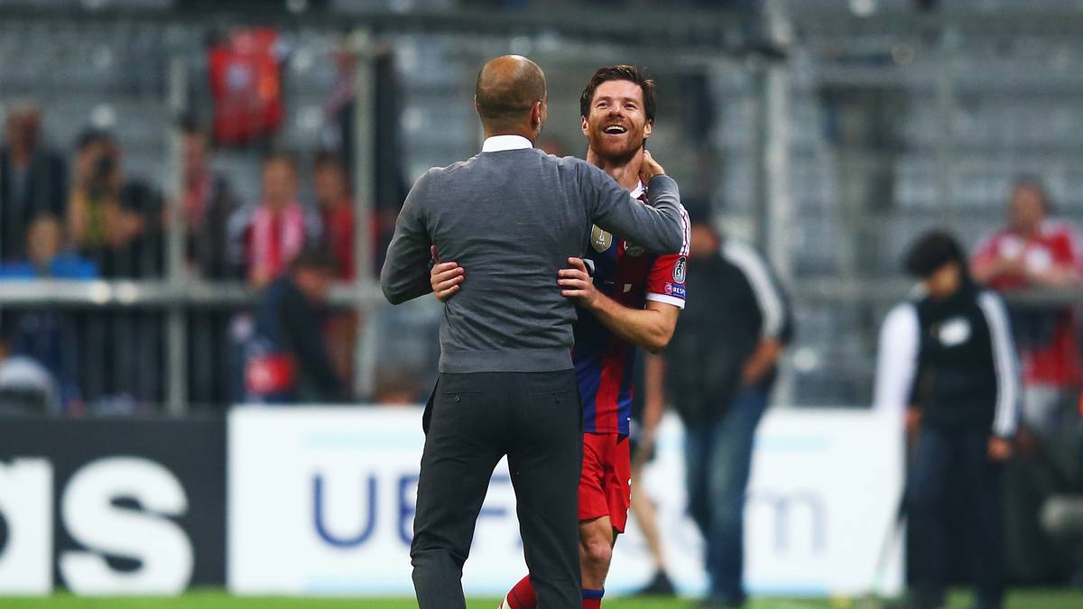Unter Guardiola schwingt sich der Routinier sofort zum Regisseur im Spielaufbau auf. Die Bundesliga staunt über Alonso, der als Ballbesitzmonster und Passmaschine Bestwerte aufstellt