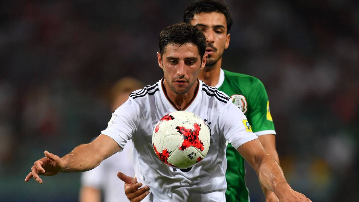 LARS STINDL: Löw nimmt Kerem Demirbay raus und stellt den Mönchengladbacher auf die offensive Flügelposition rechts. Findet im ersten Durchgang nicht richtig ins Spiel, mit einigen unglücklichen Aktionen. Nach dem Wechsel mit tödlichem Pass auf Werner (52.). Räumt seine Position für Julian Brandt (78.). SPORT1-Note: 4,5