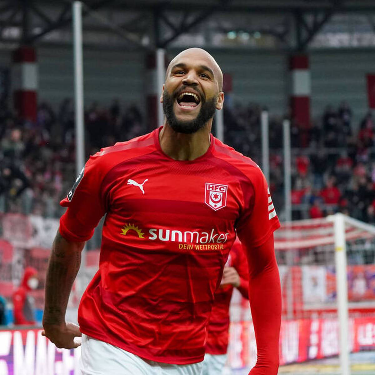 Der 1. FC Kaiserslautern sorgt neben sportlich positiven Ergebnissen für die nächste Schlagzeile: Nach SPORT1-Informationen wechselt Halle-Stürmer Terrence Boyd in die Pfalz.