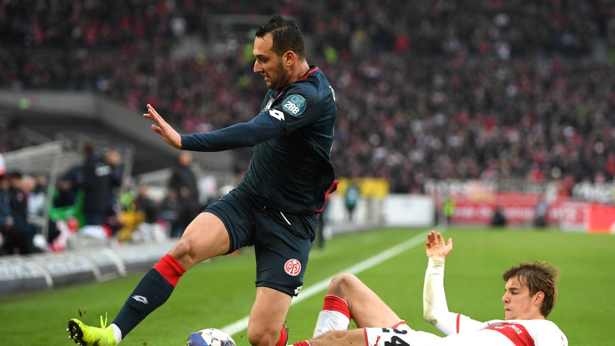 BORNA SOSA: Teurer Zugang aus Zagreb, der aber einigermaßen floppte. Sosa zeigte seine Fähigkeiten ein paar Mal, war in den langen Phasen der Saison aber nicht konstant und vor allem in der Defensive immer für einen Total-Blackout gut - und schaffte es nicht, am mittelprächtigen Insúa vorbeizukommen. Trotzdem könnte der Klub ihn halten