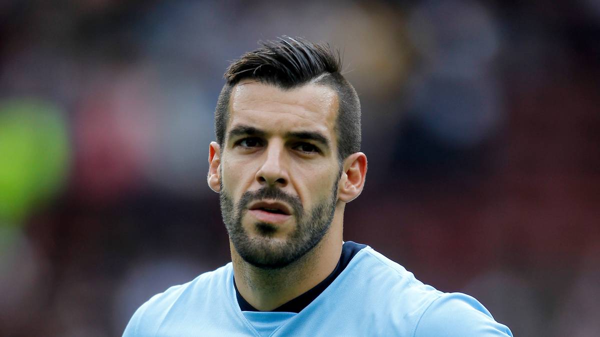 ÁLVARO NEGREDO: 2013/14 für 20 Millionen Euro vom FC Sevilla. Der Stoßstürmer markierte 23 Treffer in 49 Spielen und legte acht weitere auf, ging dann für 28 Millionen Euro nach Valencia. Heute ist der Spanier bei Al-Nasr in Dubai am Ball