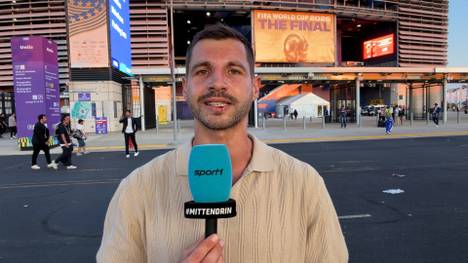 SPORT1-Reporter Manfred Sedlbauer ordnet das WM-Finale und die Geschehnisse runter herum ein. Den verdienten Sieger Spanien konnten auch Donald Trump und Gianni Infantino nicht stören. 
