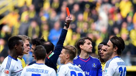 HSV-Keeper Rene Adler sah im Spiel bei Borussia Dortmund die Rote Karte