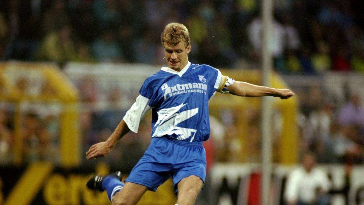 PLATZ 7 - VFB LEIPZIG (Saison 1993/94): Lange vor RasenBallsport brachte der VfB um Libero Matthias Lindner (Bild) schon einmal Bundesliga-Fußball nach Leipzig - allerdings mit 20 Punkten und dem vorletzten Platz in der ewigen Bundesliga-Tabelle deutlich erfolgloser 