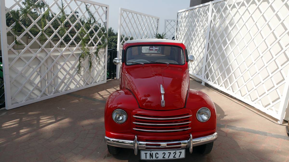 Zum Fuhrpark des viermaligen Weltmeisters gehört aber auch ein alter Fiat 500...