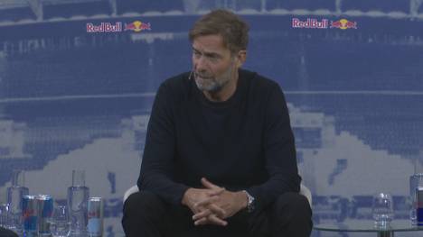 Bei seiner Vorstellungspressekonferenz bei Red Bull spricht Jürgen Klopp über ein mögliches Engagement als Bundestrainer.