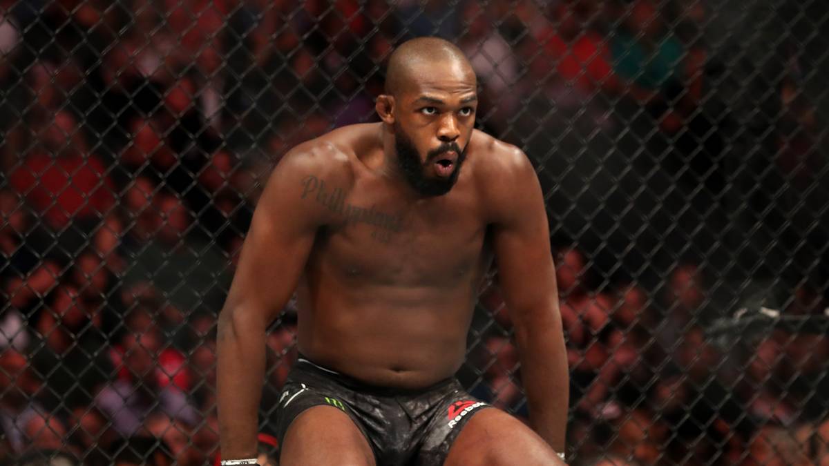 Zuletzt ist jetzt Jon Jones auffällig geworden. Er soll im April, laut Medienberichten, in einem Stripklub eine Kellnerin tätlich angegriffen und genötigt haben. Der UFC-Star soll die Kellnerin zu einem Lap Dance aufgefordert haben, was ihr aber vom Klub aus nicht gestattet ist. 