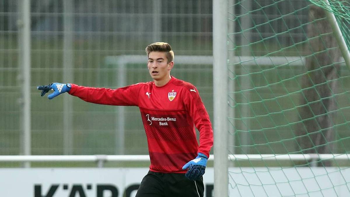 Im Frühjahr dieses Jahres trainiert Klinsmann dann bei der zweiten Mannschaft des VfB Stuttgart, dem Stammverein seines Vaters mit, um sich auf die U-20-WM in Südkorea mit den USA vorzubereiten. Bereits 2014 schnupperte Jonathan bei den Junioren der Schwaben rein