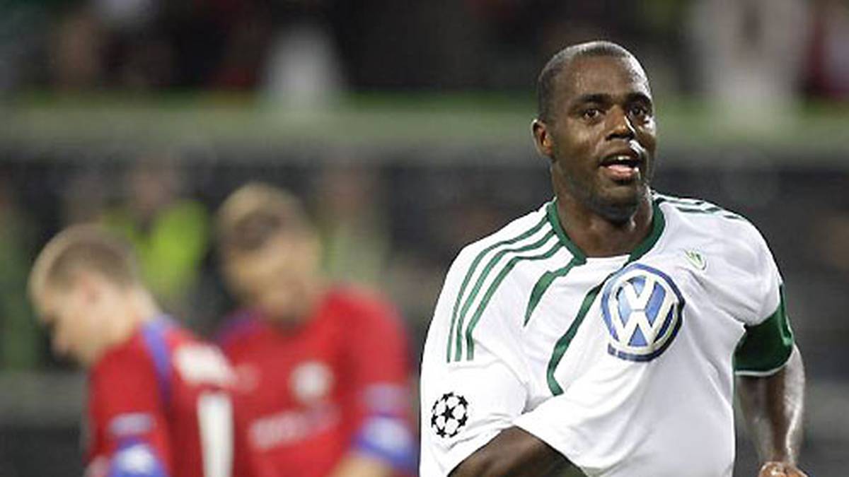 Ein Spiel, drei Tore: Wolfsburgs Grafite trifft bei seinem Debüt in der Champions League drei Mal und schießt sich vorübergehend sogleich an die Spitze der Torjägerliste. Drei Tore im ersten Spiel gelangen bisher nur fünf Spielern