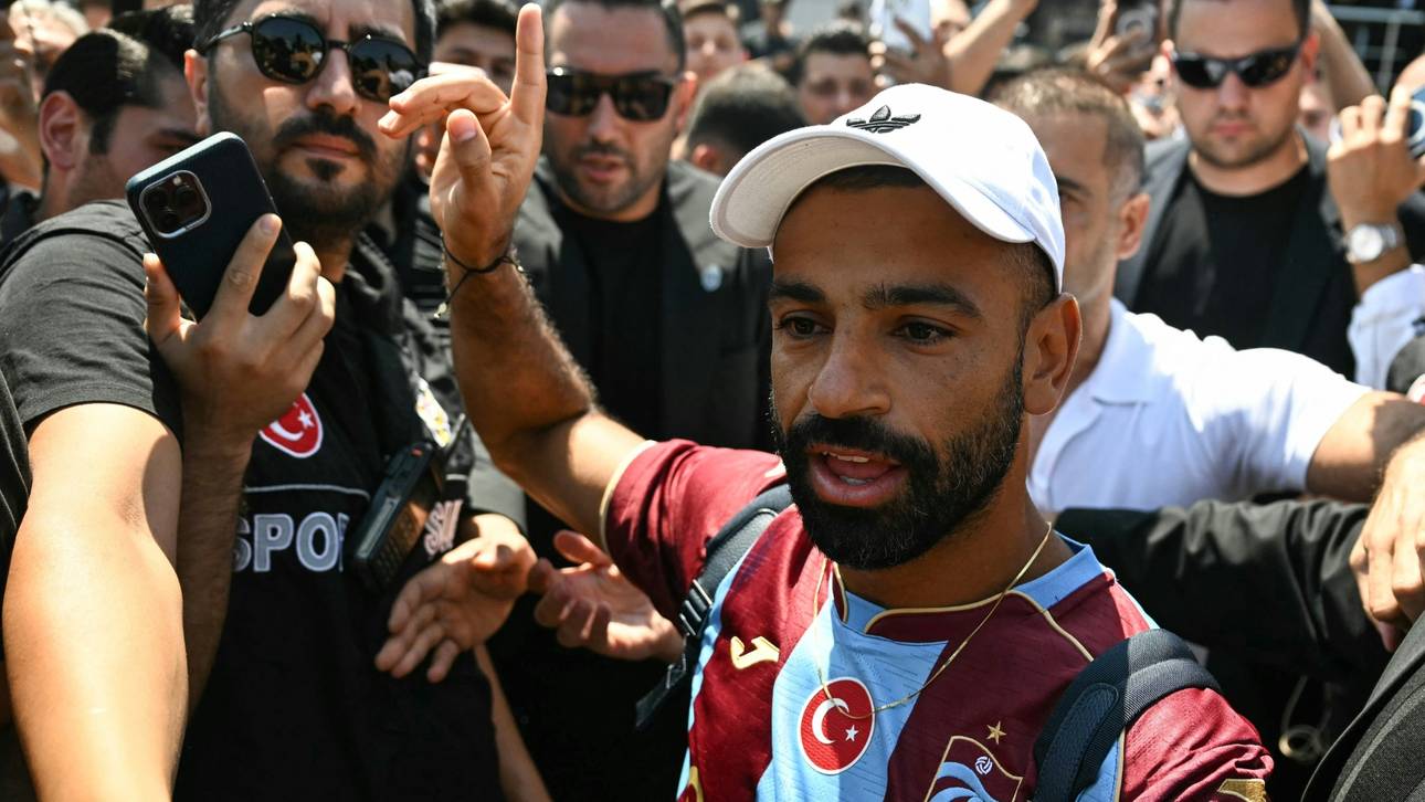 Irre Aktion um Salahs Unterschrift