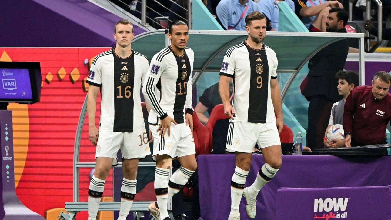 Dreierkette und Doppelspitze im Jubiläumsspiel