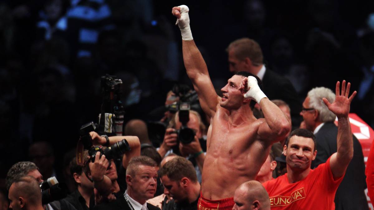 VITALI KLITSCHKO: Bevor er zum ganz großen Ruhm kam, bestritt der Ukrainer zwischen 1997 und 1998 drei Kämpfe in der Ballsporthalle Frankfurt - gegen Cleveland Woods, Gilberto Williamson und Levi Billups. Er gewann sie alle