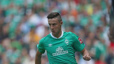 BREMEN, GERMANY - AUGUST 03: Marco Friedl of Werder Bremen runs with the ball during the pre-season friendly match between SV Werder Bremen and FC Everton at Wohninvest Weserstadion on August 03, 2019 in Bremen, Germany. (Photo by Cathrin Mueller/Getty Images)