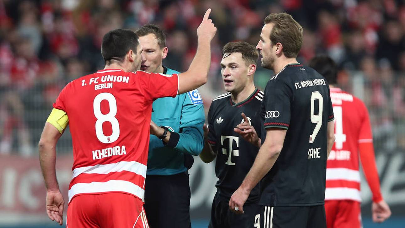 Rani Khedira (l.) beschwert sich beim Schiedsrichter