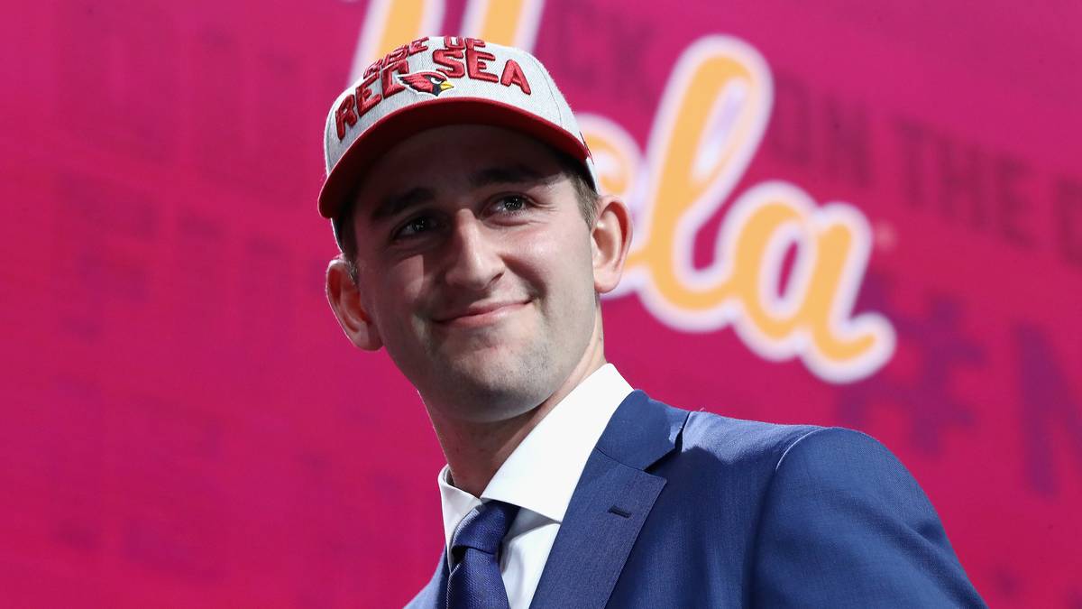 Pick Nr. 10 - JOSH ROSEN (Quarterback, UCLA) - Arizona Cardinals (Trade mit Raiders): Rosen ist aktuell der Spielmacher, der am besten auf die NFL vorbereitet ist. Sein Arm ist herausragend, die Wurfbewegung ebenso. Seine Schwäche: Häufig will er perfekte Würfe erzwingen, außerdem ist er verletzungsanfällig