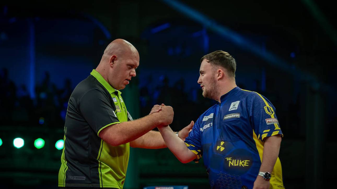 Luke Littler (r.) unterlag Michael van Gerwen mit 6:10 in der ersten Runde beim World Matchplay