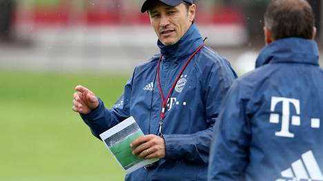 Niko Kovac leitet das Training des FC Bayern am Sonntag nicht öffentlich (Archivfoto)
