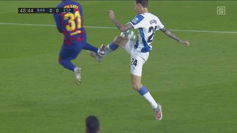 Ein über weite Strecken uninspirierter FC Barcelona hat das Stadtderby gegen Espanyol mit 1:0 gewonnen und den Stadtrivalen dadurch in die Zweitklassigkeit geschickt. 