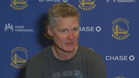 Warriors-Head-Coach Steve Kerr war nach der Niederlage gegen die Houston Rockets nicht mehr zu halten. Der 59-Jährige ließ seinem Ärger über die Schiri-Leistung freien Lauf.