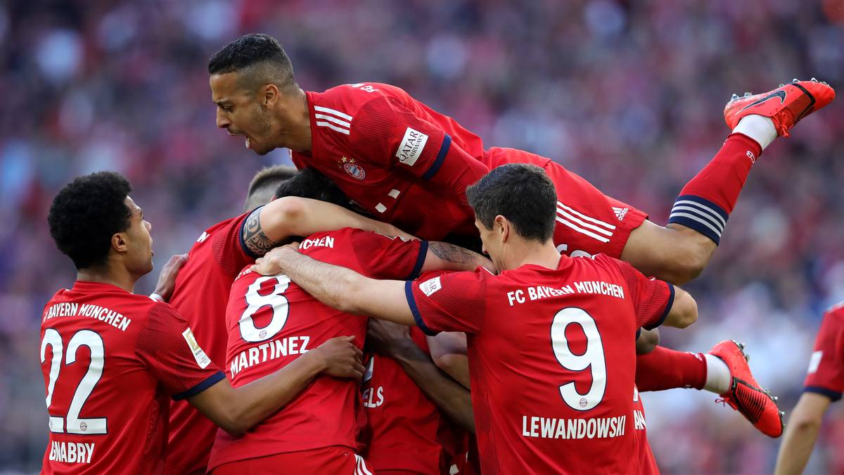 LE PARISIEN: "Die Spieler von Niko Kovac ersticken die Dortmunder mit vier Toren in der ersten Halbzeit. Sechs Spieltage vor dem Ende ist der FC Bayern der Favorit im Titelrennen"