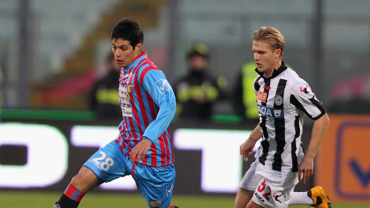 Merkel galt damals als ein vielversprechendes Mittelfeldtalent, das bis zur U20 für den DFB spielte. Dann wurde er aber zum Wandervogel: Von Milan ging es nach Genua und wieder zurück, er kam nach Udinese und wurde über Nacht...