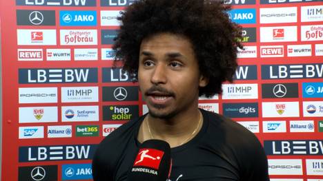 Nach dem Führungstreffer für Borussia Dortmund gegen den VfB Stuttgart jubelt Karim Adeyemi provozierend vor den Stuttgarter Fans. Im anschließenden Interview erklärt er die Aktion als eine Art Retourkutsche.