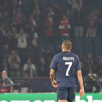 Eine Ära, die mit einer Bruchlandung zu Ende geht: Paris Saint-Germain und Kylian Mbappé scheitern im Halbfinale der Champions League an Borussia Dortmund. Beim Superstar ist der Frust natürlich riesig.  