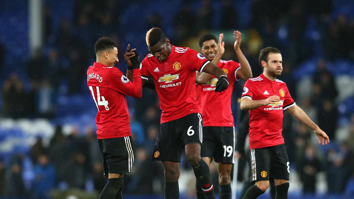 PLATZ 1 (1) - MANCHESTER UNITED: 676,3 Millionen Euro (2015/16: 689 Millionen Euro)