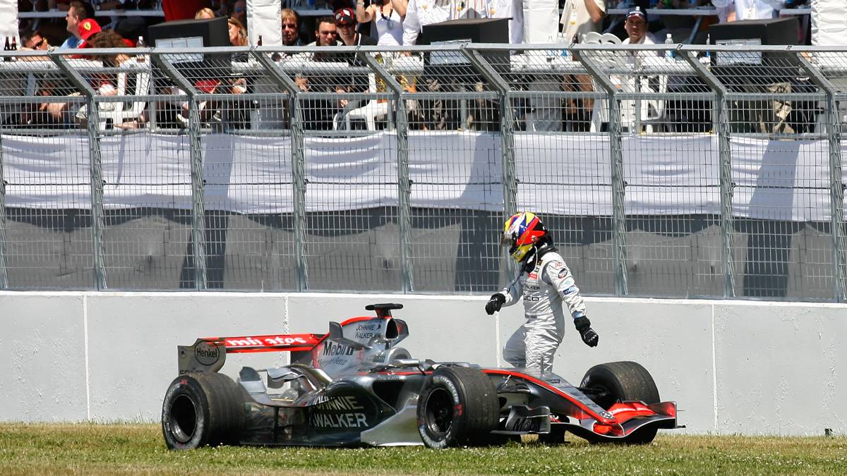 JUAN PABLO MONTOYA (2006): Auch der heißblütige Kolumbianer rammte die "Wall of Champions" - bei seinem vorletzten Rennen in der Formel 1. Nachdem es anschließend in Indianapolis zum Crash mit Teamkollege Kimi Räikkönen kam, verkündete Montoya seinen Wechsel in die NASCAR-Serie